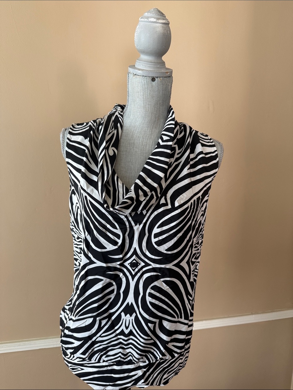 ALFANI WOMAN 💯% PURE SILK🖤BLACK & WHITE🤍SLEEVELESS TOP PLUS SIZE 14W 🌟NWT🌟